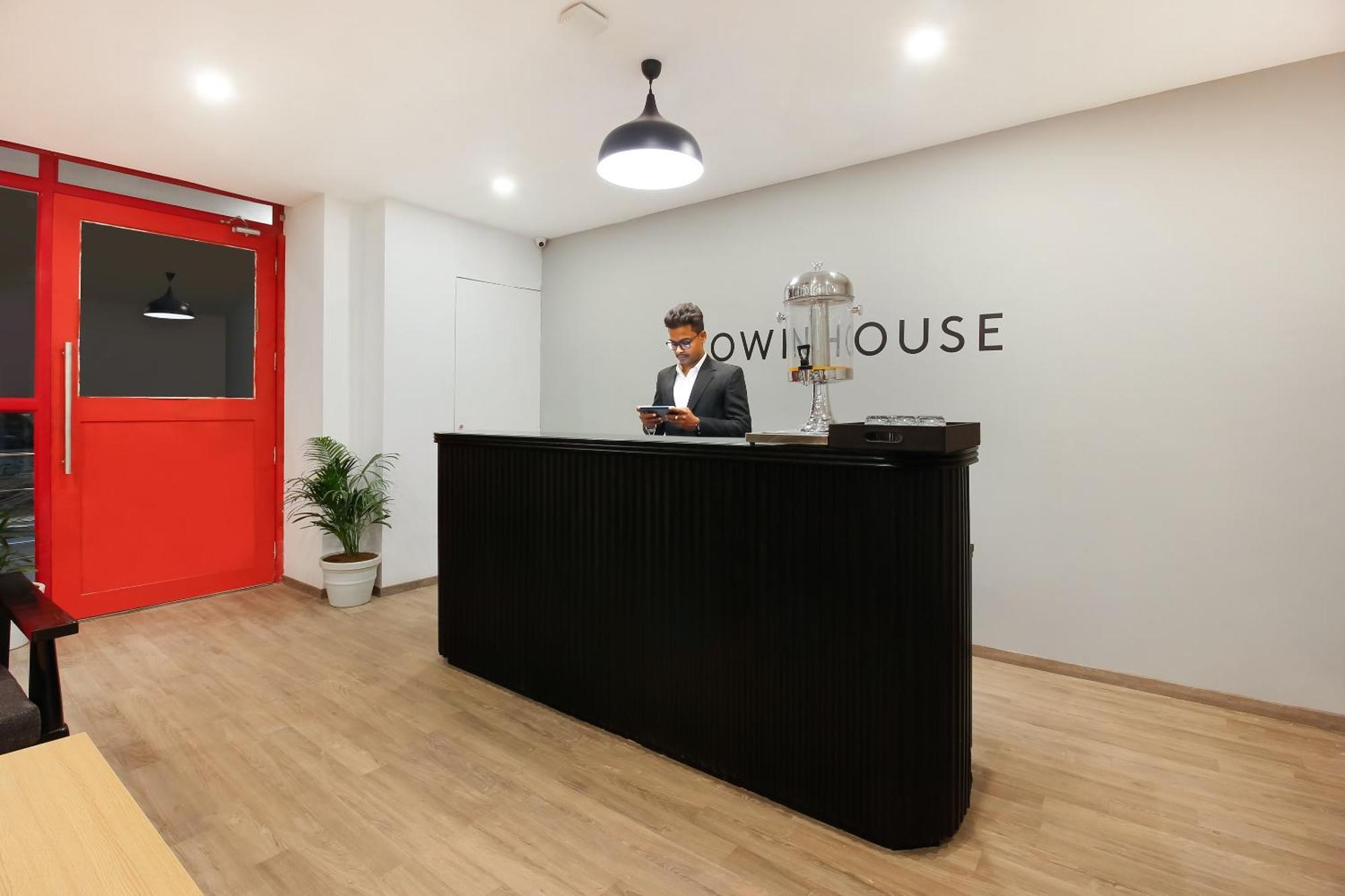 Super Townhouse The Cinco Hotel Near Esi Hospital Hyderabad Luaran gambar