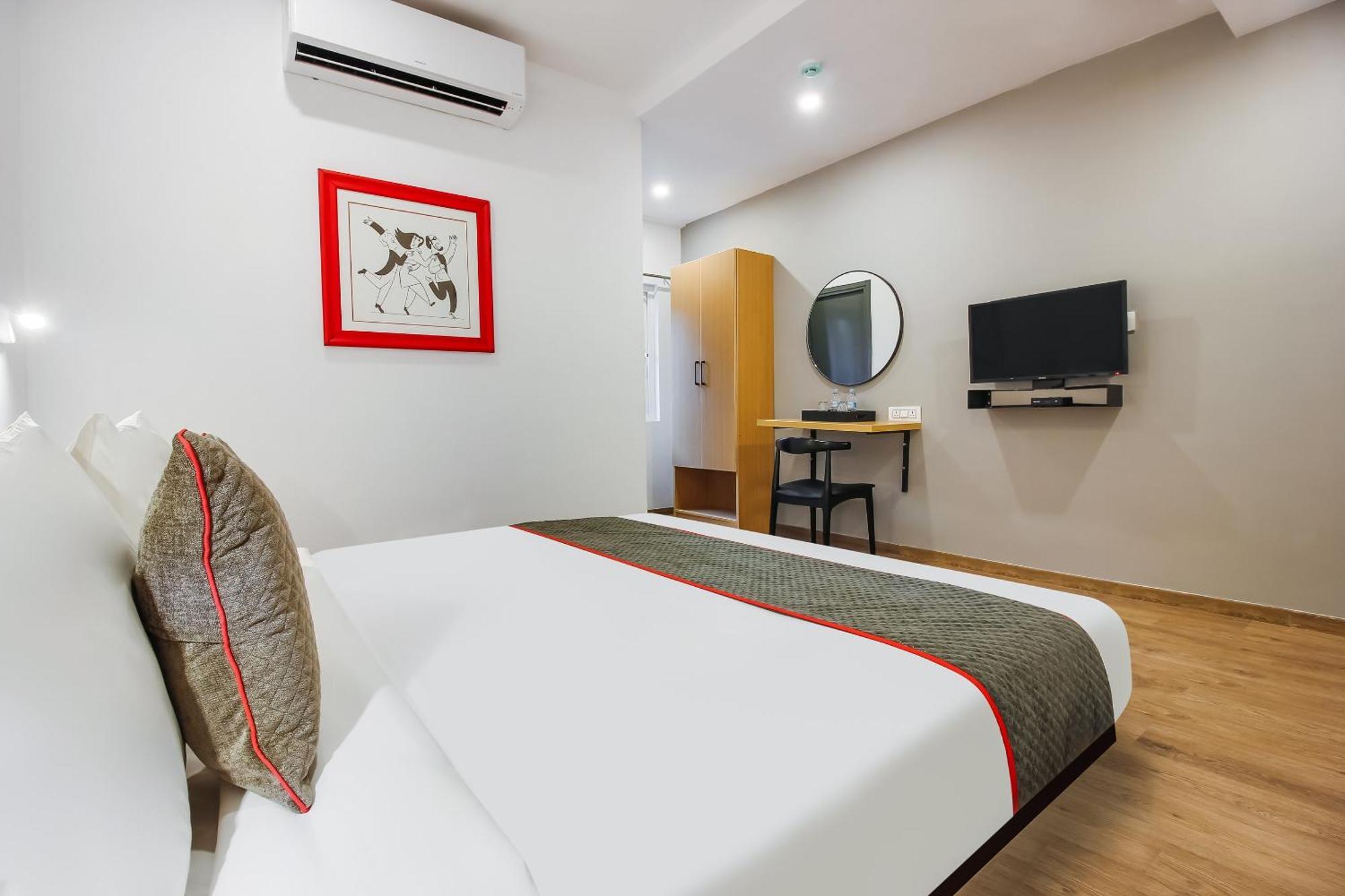 Super Townhouse The Cinco Hotel Near Esi Hospital Hyderabad Luaran gambar