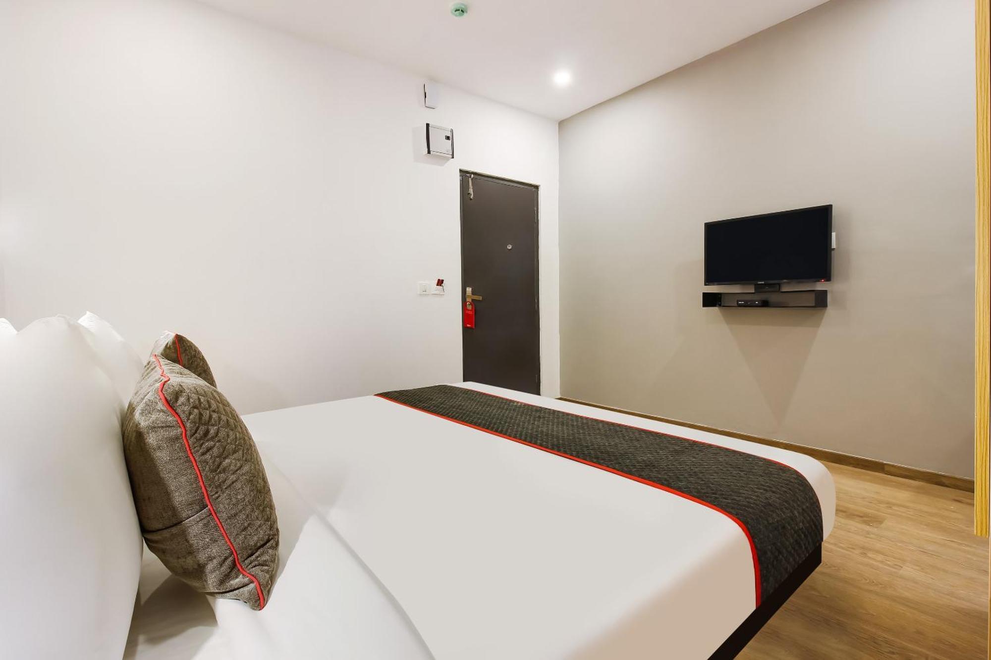 Super Townhouse The Cinco Hotel Near Esi Hospital Hyderabad Luaran gambar