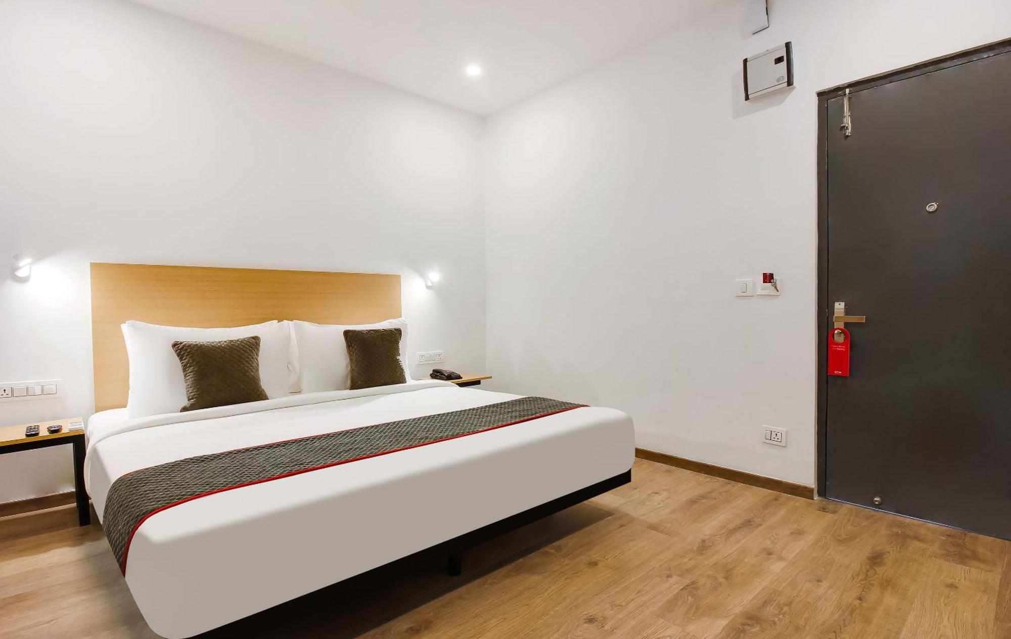 Super Townhouse The Cinco Hotel Near Esi Hospital Hyderabad Luaran gambar