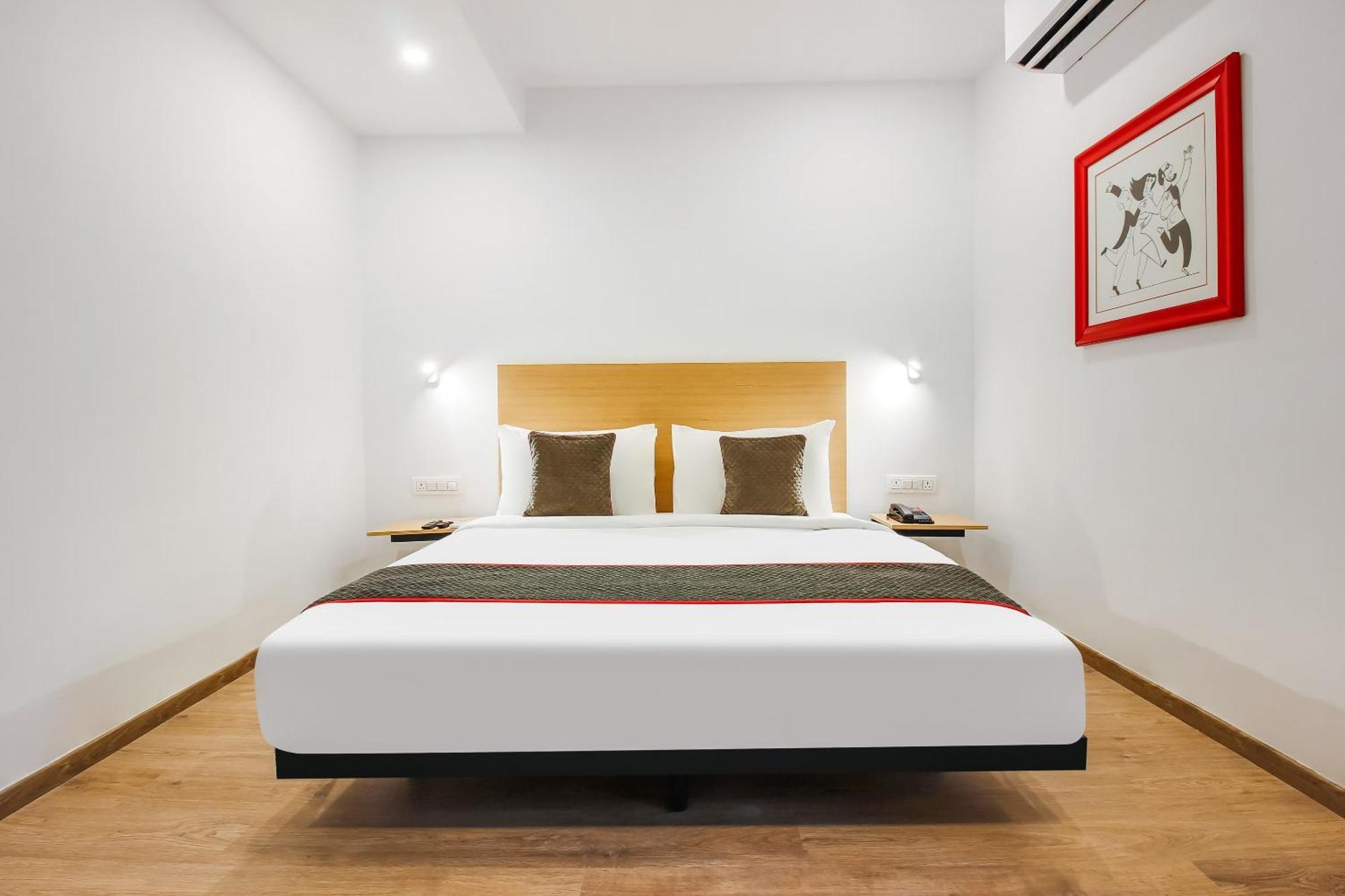 Super Townhouse The Cinco Hotel Near Esi Hospital Hyderabad Luaran gambar