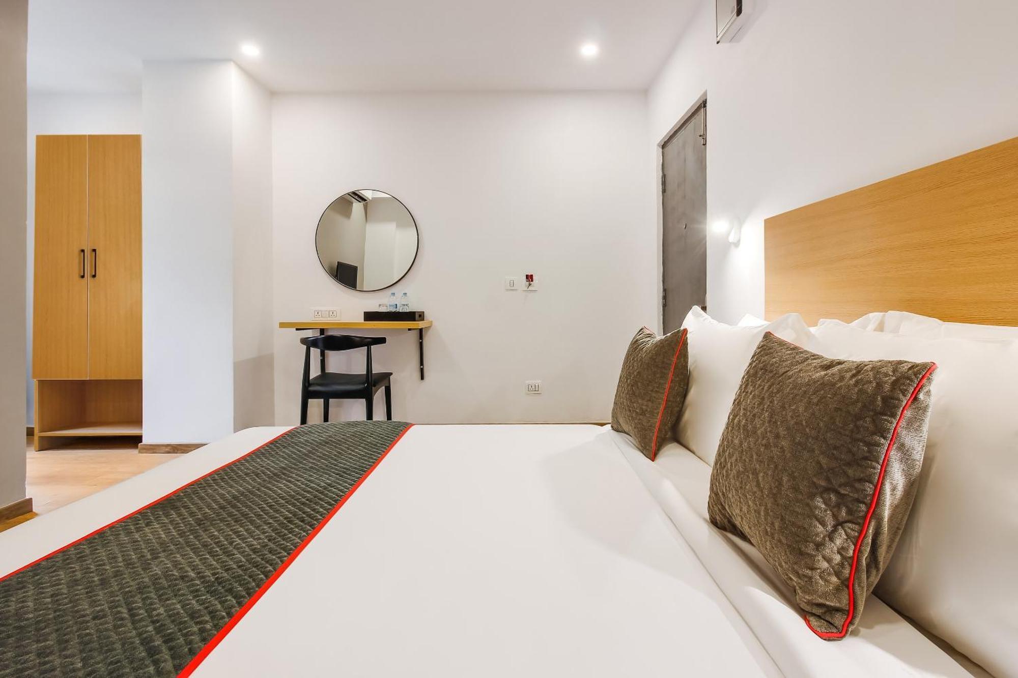 Super Townhouse The Cinco Hotel Near Esi Hospital Hyderabad Luaran gambar