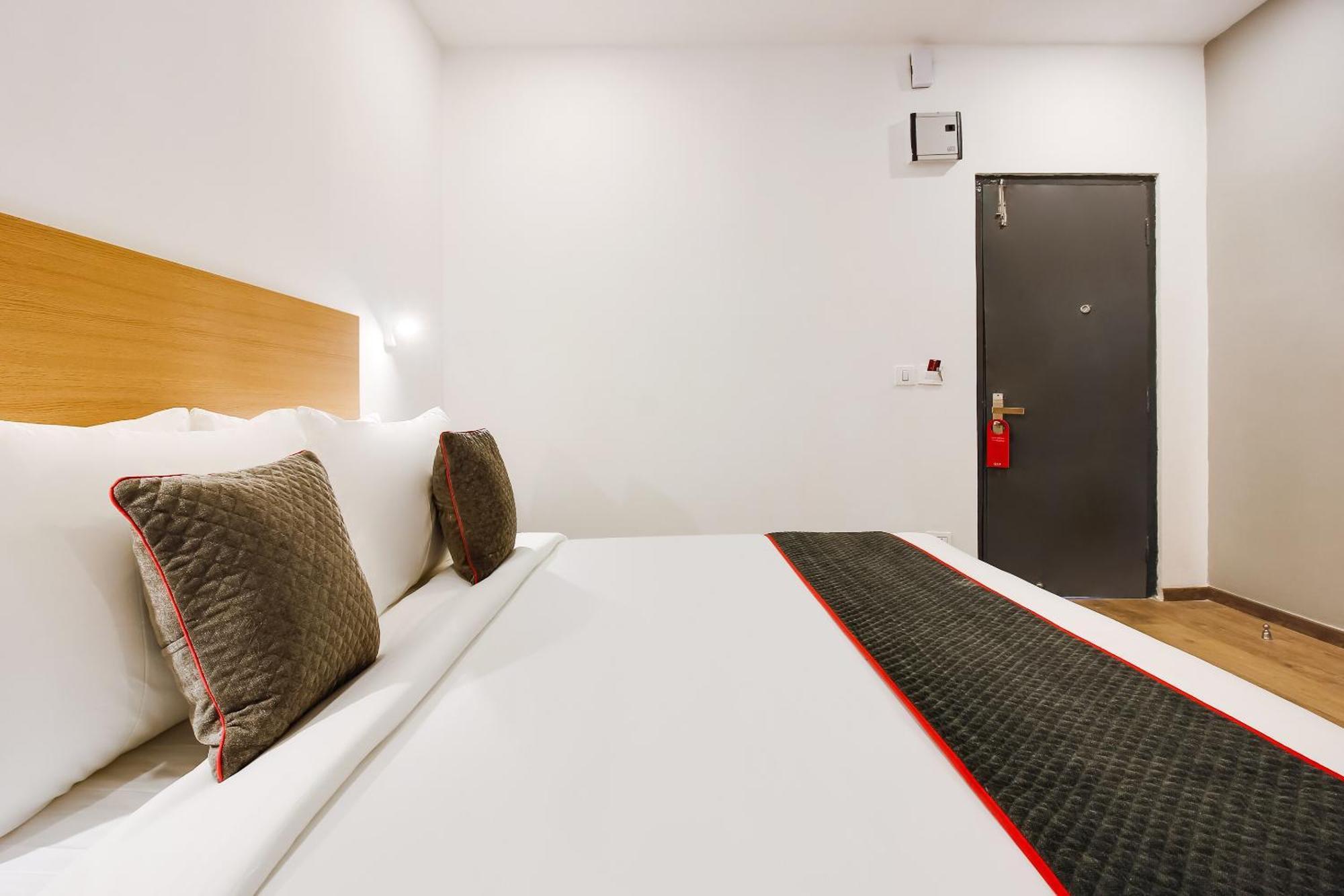 Super Townhouse The Cinco Hotel Near Esi Hospital Hyderabad Luaran gambar