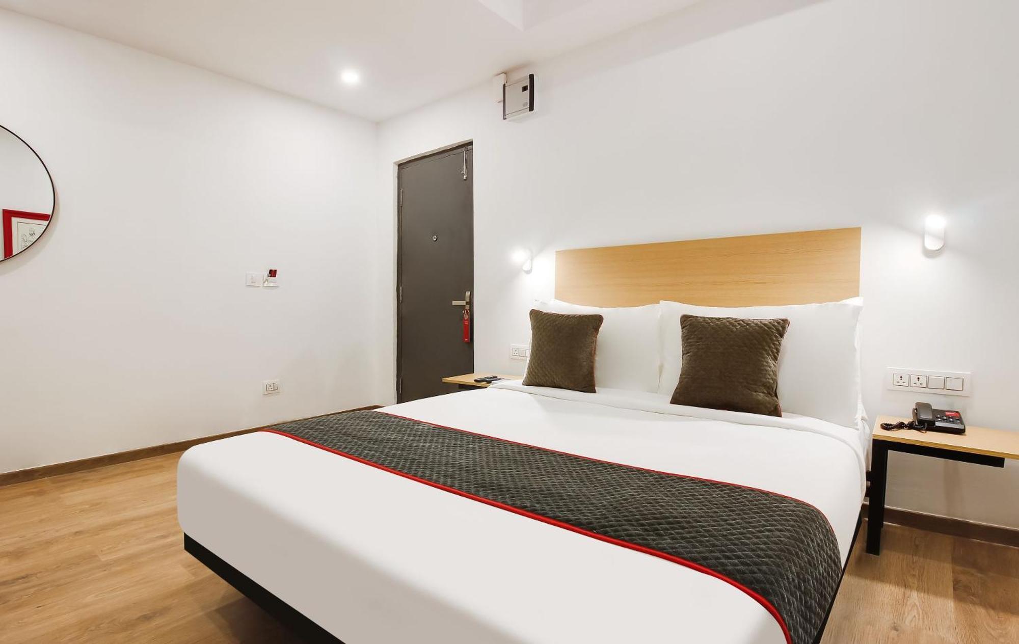 Super Townhouse The Cinco Hotel Near Esi Hospital Hyderabad Luaran gambar