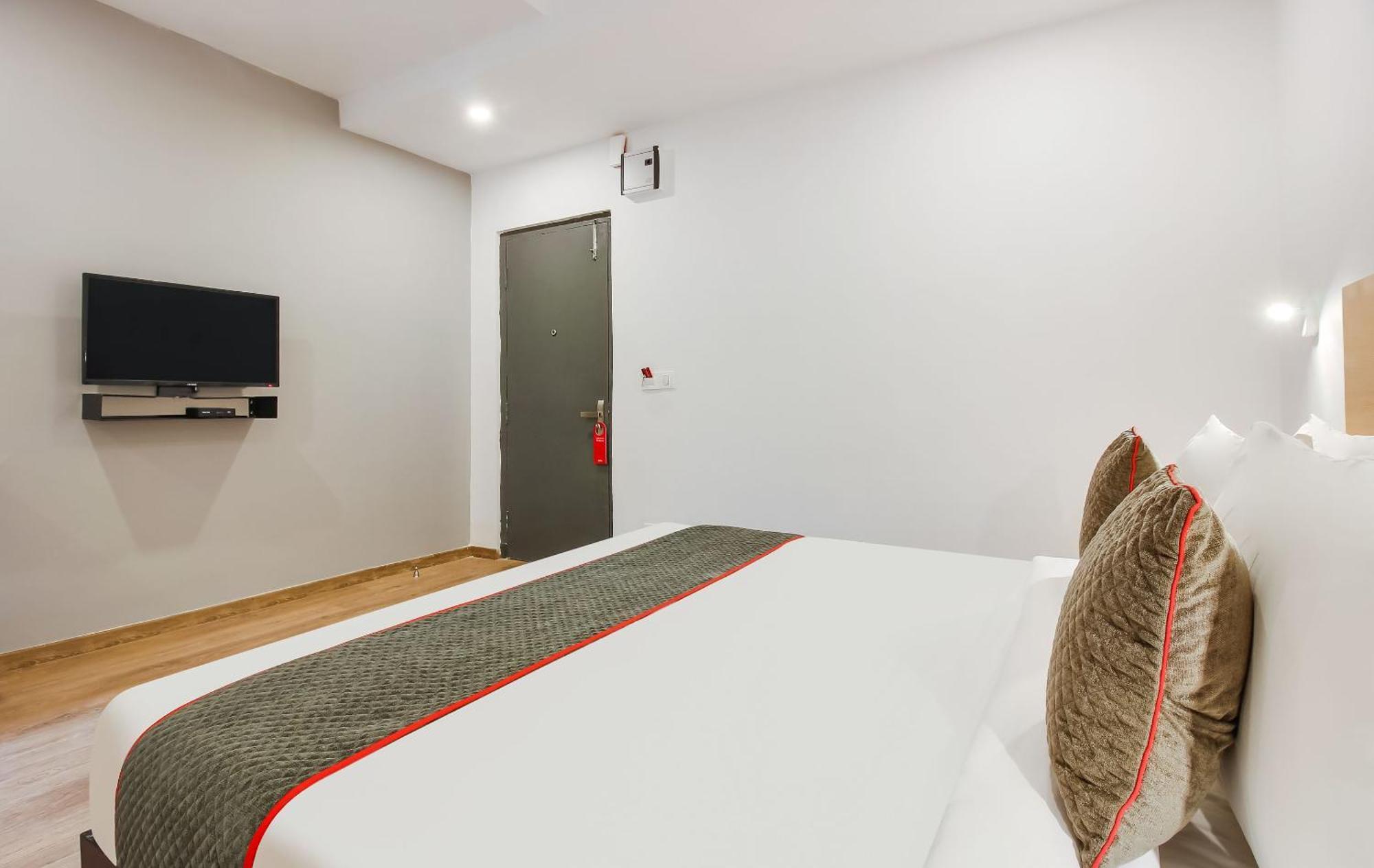 Super Townhouse The Cinco Hotel Near Esi Hospital Hyderabad Luaran gambar