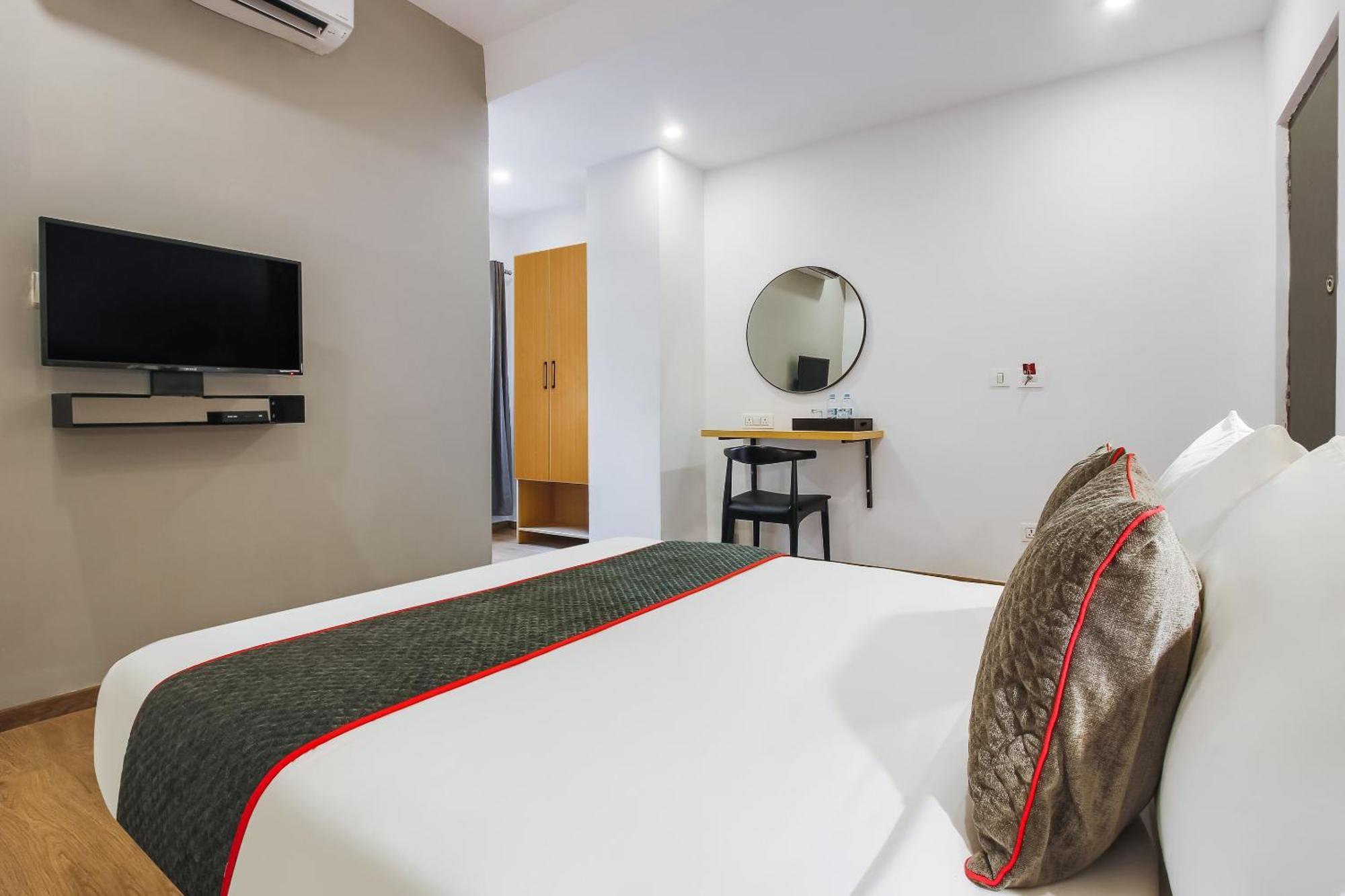Super Townhouse The Cinco Hotel Near Esi Hospital Hyderabad Luaran gambar