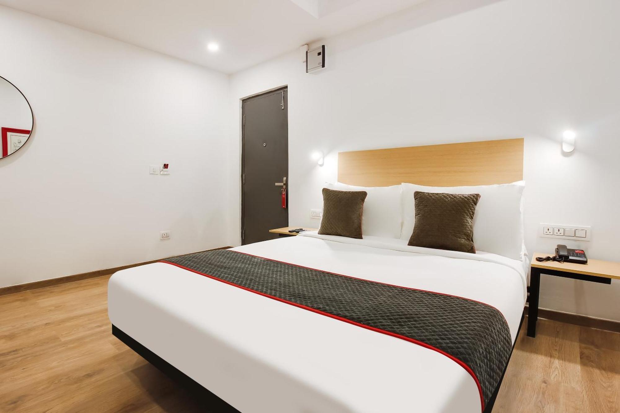 Super Townhouse The Cinco Hotel Near Esi Hospital Hyderabad Luaran gambar
