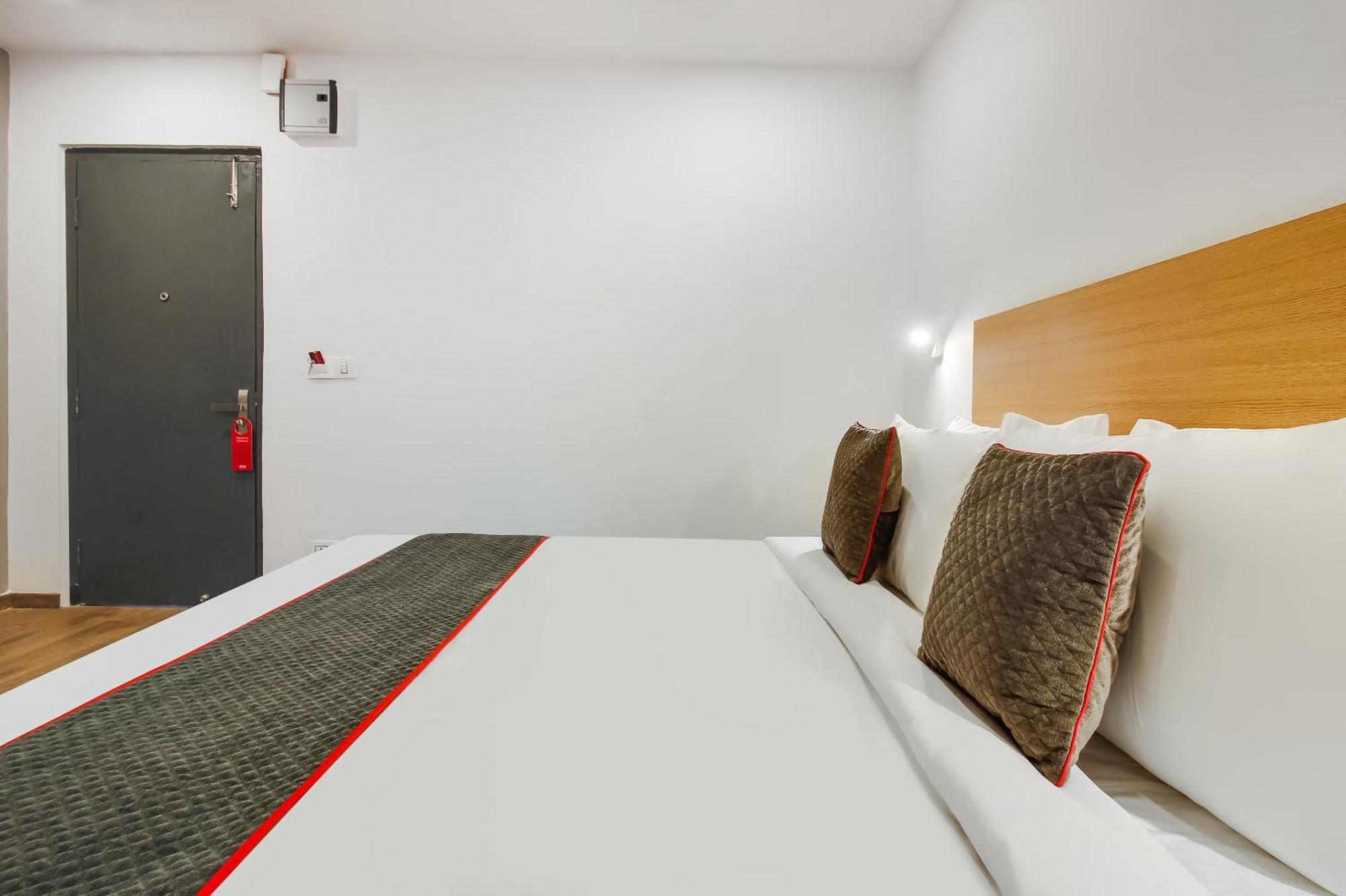 Super Townhouse The Cinco Hotel Near Esi Hospital Hyderabad Luaran gambar