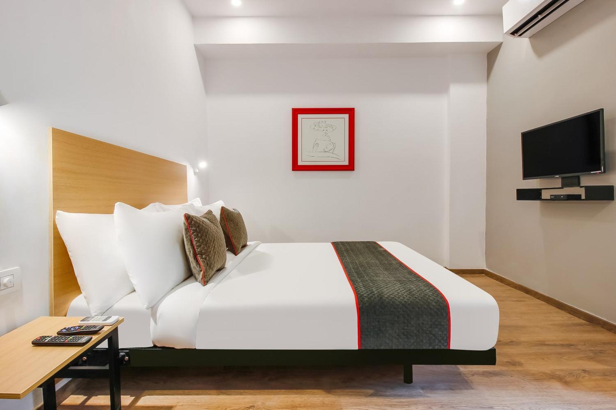 Super Townhouse The Cinco Hotel Near Esi Hospital Hyderabad Luaran gambar