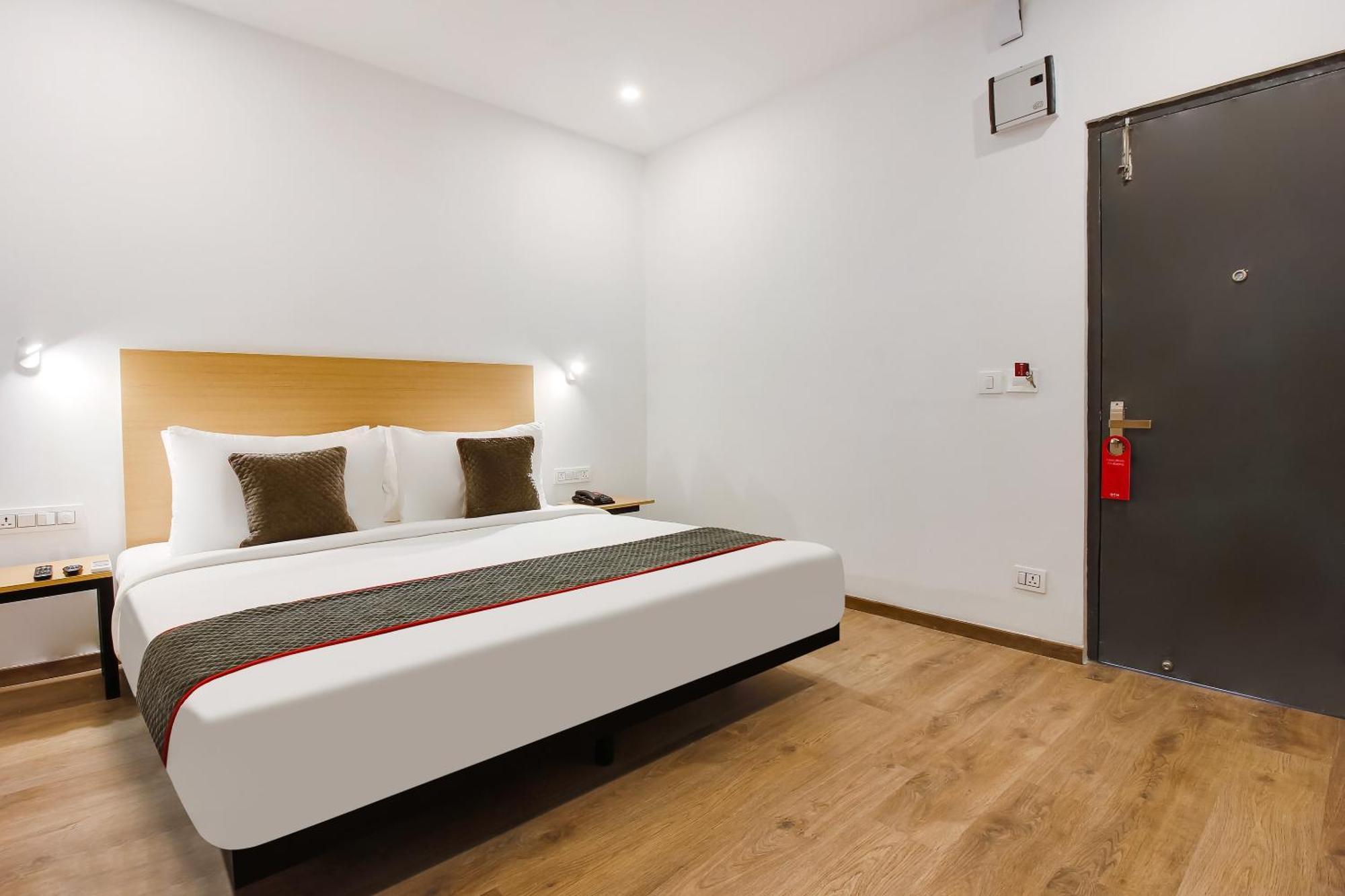 Super Townhouse The Cinco Hotel Near Esi Hospital Hyderabad Luaran gambar