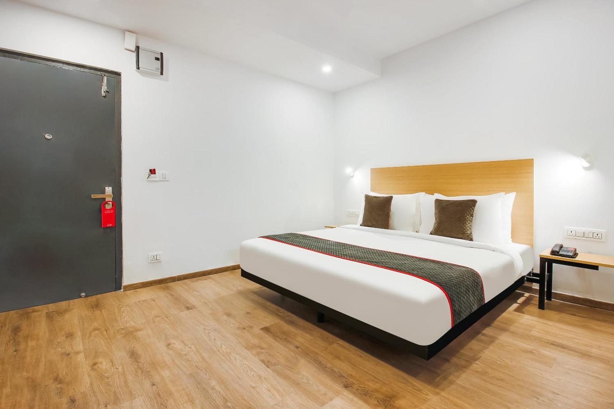 Super Townhouse The Cinco Hotel Near Esi Hospital Hyderabad Luaran gambar