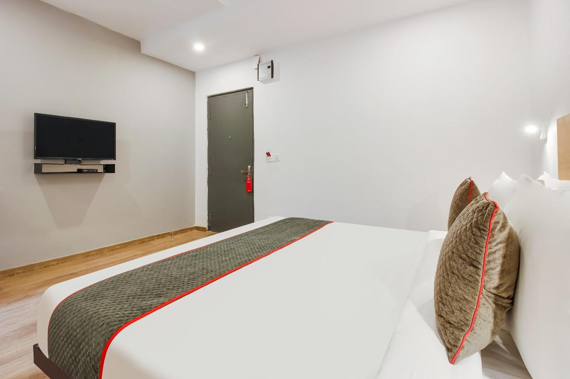 Super Townhouse The Cinco Hotel Near Esi Hospital Hyderabad Luaran gambar