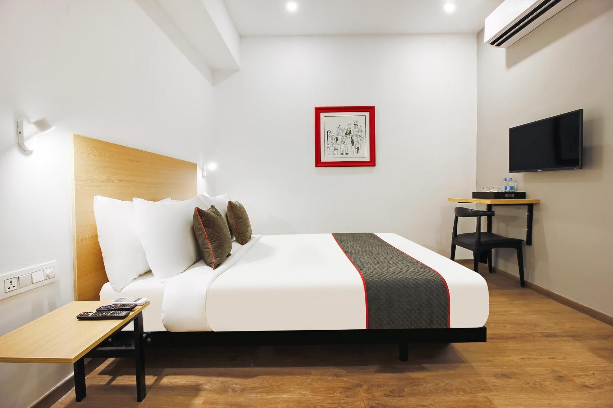 Super Townhouse The Cinco Hotel Near Esi Hospital Hyderabad Luaran gambar