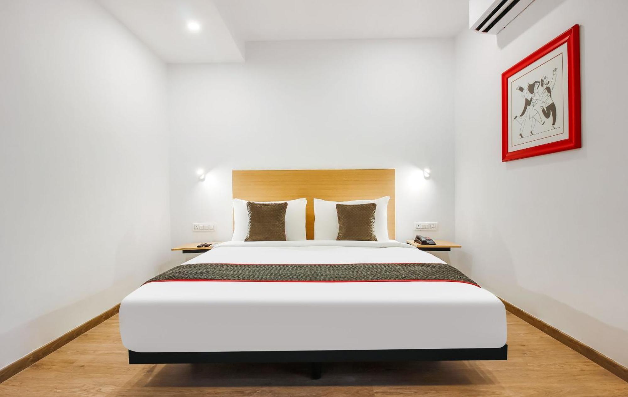 Super Townhouse The Cinco Hotel Near Esi Hospital Hyderabad Luaran gambar