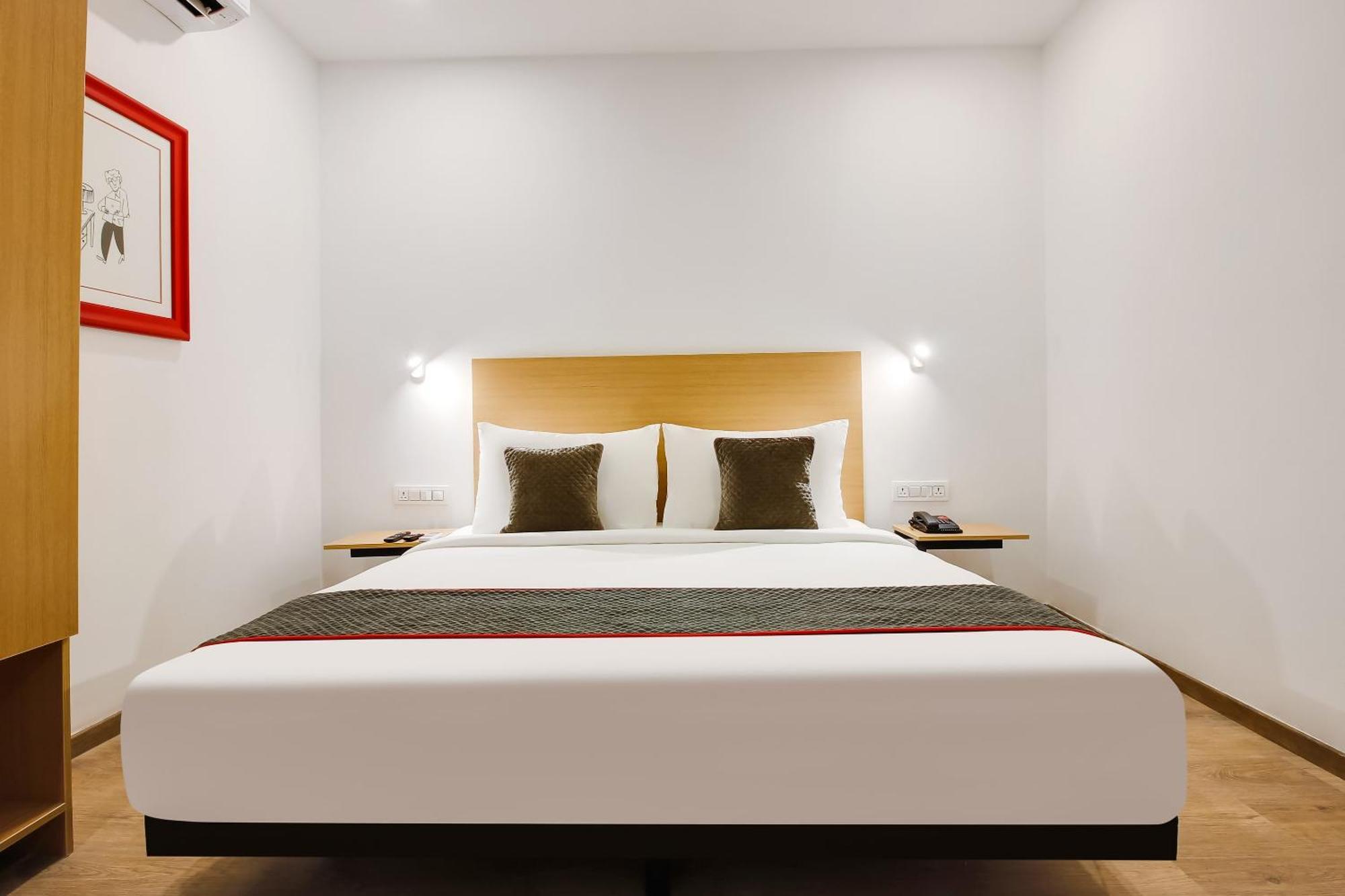 Super Townhouse The Cinco Hotel Near Esi Hospital Hyderabad Luaran gambar